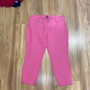 XL Hue Pink Pull-on capri pants